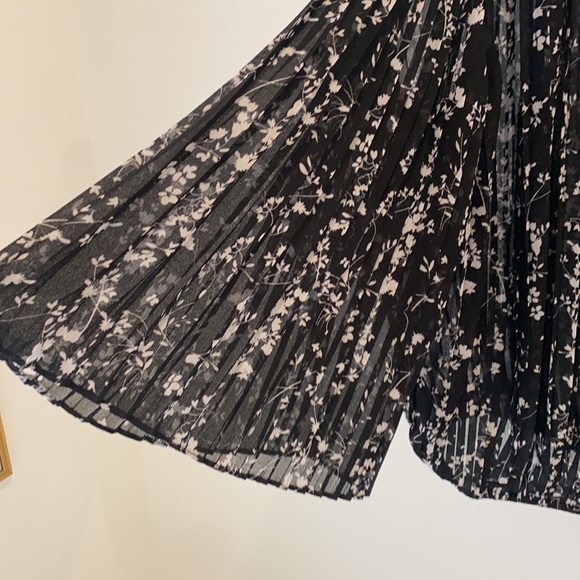 Ba&sh pleated top *like new! - Picture 6 of 9